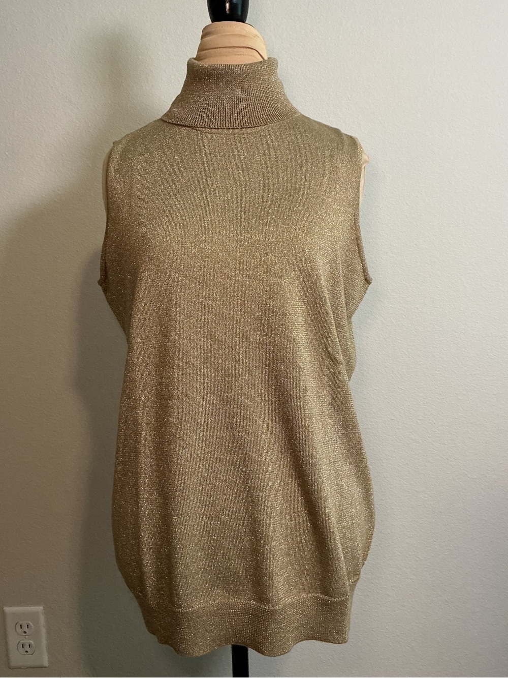 Sleeveless Metallic Turtleneck Sweater - Gold